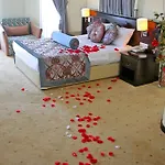 Omur アクチャイ