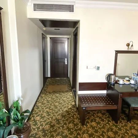 Omur アクチャイ